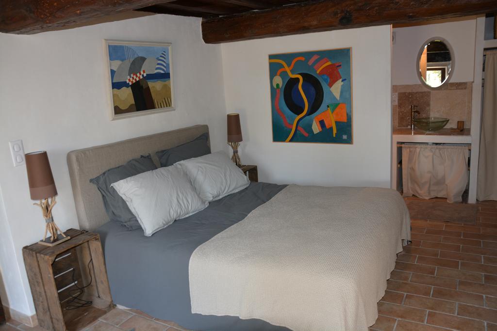 Le Mas De Gion Arlés Habitación foto